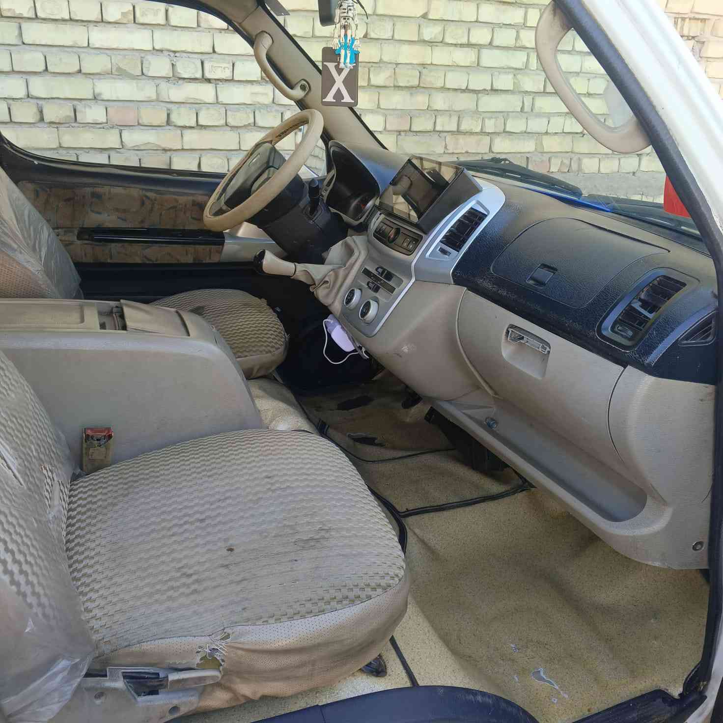 السلام عليكم سياره جنبي حرة موديل ٢٠١٤ السياره بيه طخه فوك الربع الورة صغيره ممبينه وبيهه بارد شي قليل جوة البوشيه بلكصه السيارة كهربائيات ومكينه وكير خير من الله تجي وشوف بعينك السيارة احلا من الصور وسعر ٨٥ وبيهه مجال بسيط 
***********
