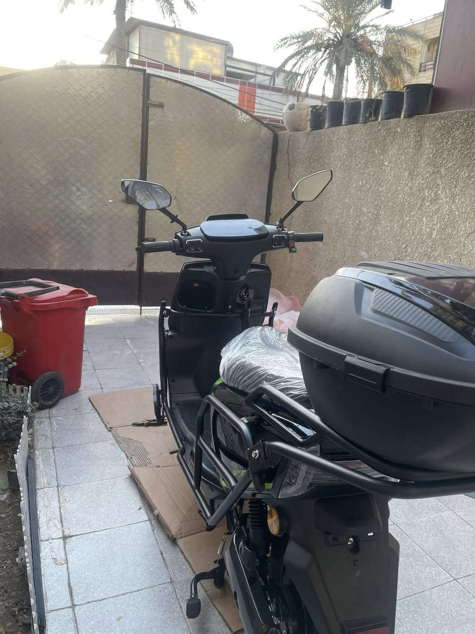 السلام عليكم دراجة جديدة قبل يومين فتحتهة من الكارتون 
بطاريه ليثيوم 
***********
