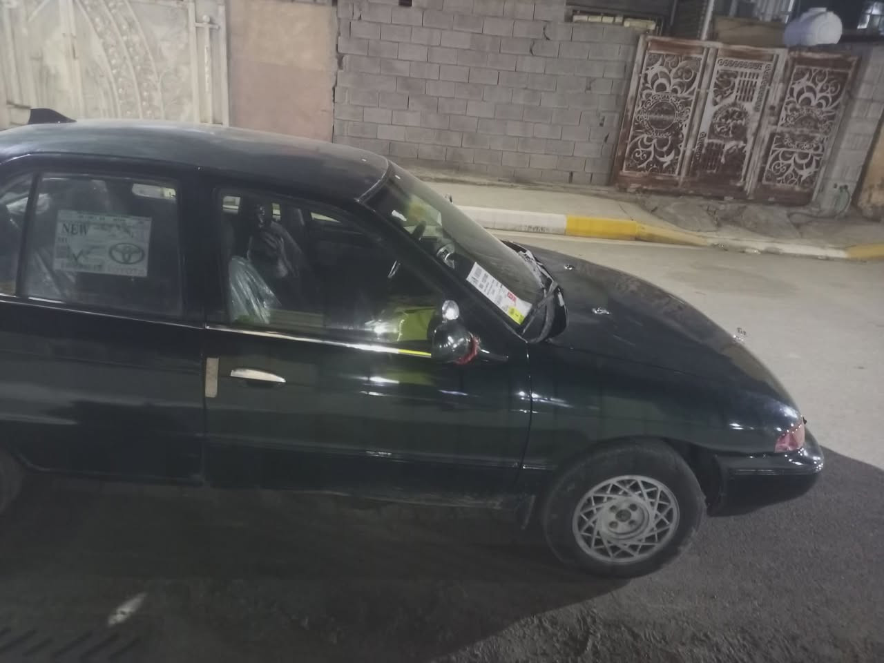 سلام عليكم سياره سيفيا موديل 93 السعر 28 وبيها مجال سياره خير من الله جاهزه محرك كير صدر سنويه نافذه رقم واسط الشراي بيه خير ويدلل  وهاذه رقمي ***********مكاني واسط قضاء الزبيديه
