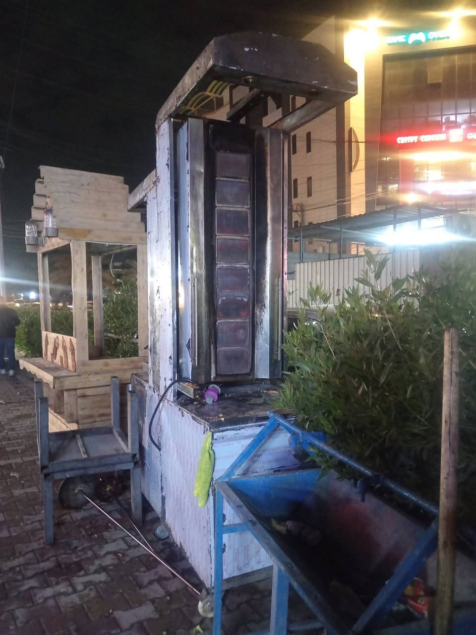 السلام عليكم شوايات اثنين الحجم الكبير وميز كهوه للبيع قيمهم بلي يرضي بي الله وخابرني وتدلل مكاني بغداد البنوك رقمي ***********
