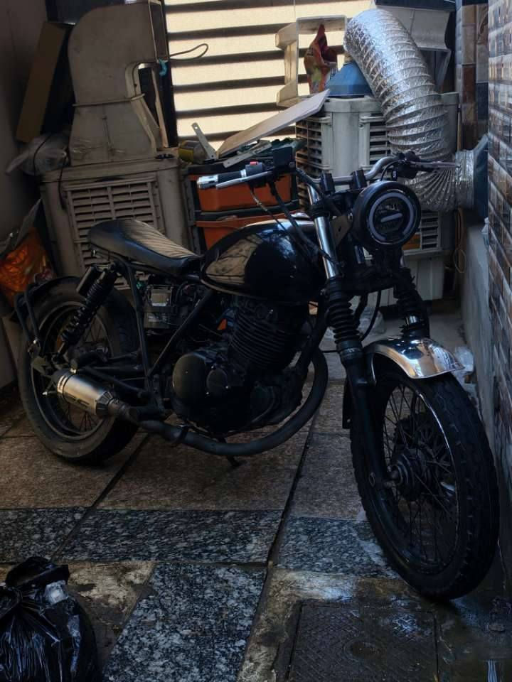 سوزوكي هارلي TU250 الدراجة نضيفة كلش نگرة سلف وعليها اكزوز SC وبيها كابريتر رياضي و شوتة رياضي ودبلات رياضي تصميمها حلو مكينة كفالة اديرلها امزويل وكير كفالة 
سعرها (1200) وبيه مجال للشراي 
عنواني بغداد الصليخ
رقمي***********
