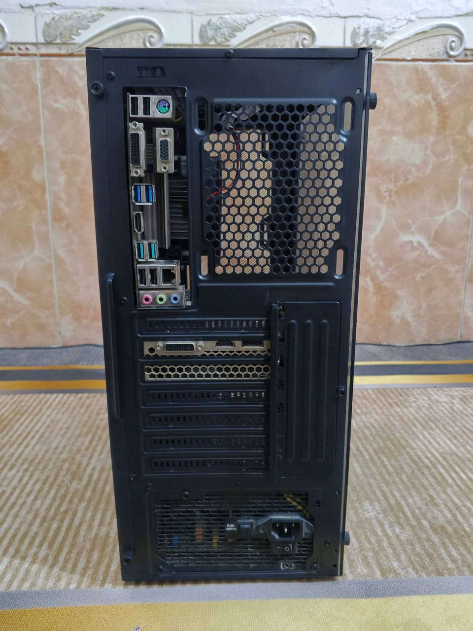 كيس للبيع ب375 الف وبيها مجال وهاي مواصفاته 
Case Full Tower RGB
Motherboard ASUS PRIME B360-PLUS
power supply Thermaltake smart RGB 550W
GPU GTX 1050 TI 4GB
RAM 8GB Lexar/Samsung
CPU intel core i5-8400
SSD 240GB
HDD 500GB


**إذا كنت صاحب هذا الإعلان وتريد حذفه لأي سبب، رجاءا أرسل رسالة إلى الدعم الفني**