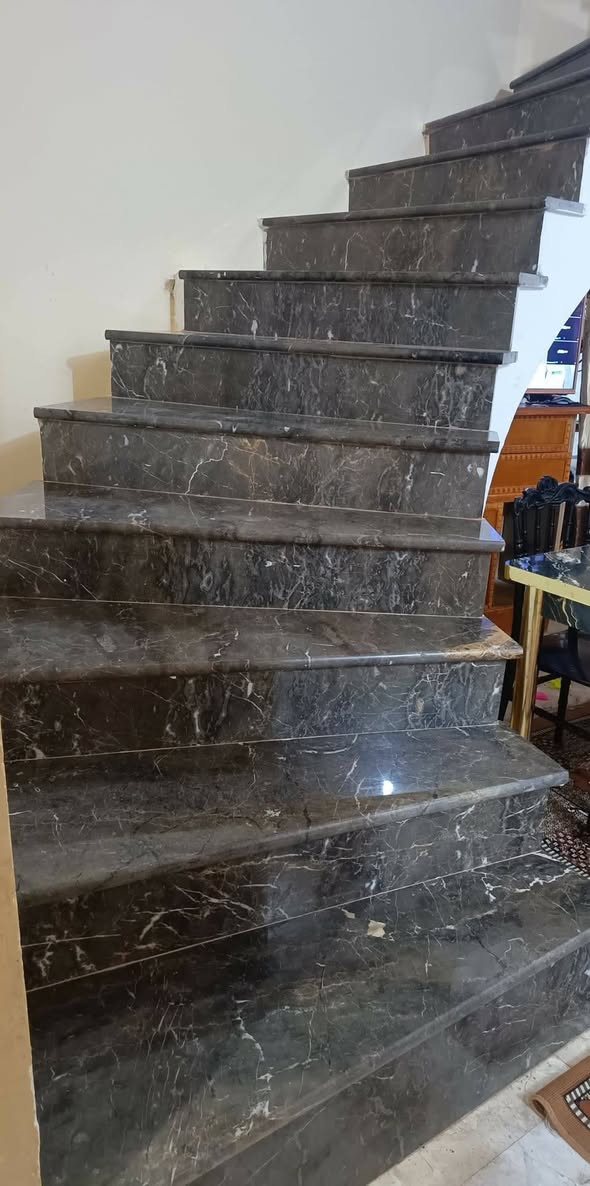 دار للبيع مساحه 150م شارع الوسط قرب حسينية ابا صالح السعر 185بي مجال قليل ***********
