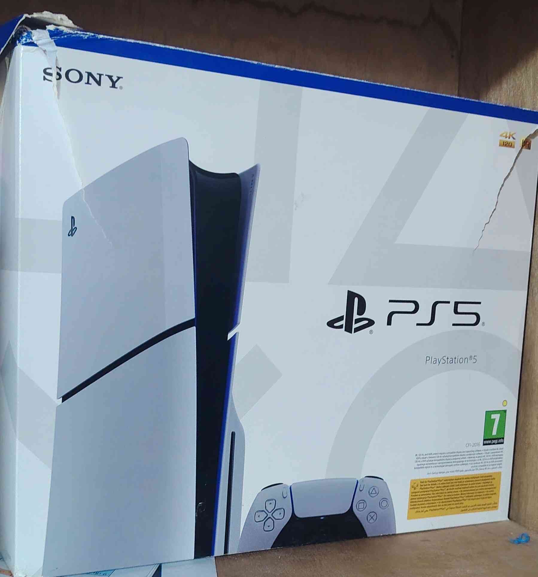سلام عليكم 🫶🏻
SONY PS5 
جديد مستعمل شهر واحد بعده بل ضمان 
هوه وال UPS ماركه NEXXT 
ويا لعبه وحده قرص 
السعر 800 
مكاني واسط الكوت 
***********

