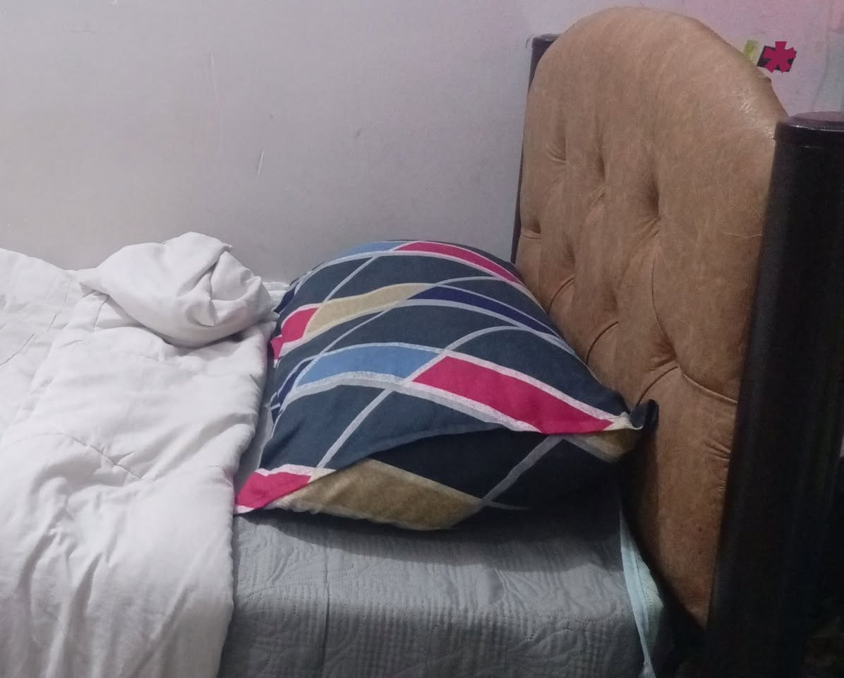 سرير عدد 3  نظيف استخدام سنة، واحد منهن الجسر بي ضرر
مع دوشكين استعمال شهرين 
كلهن بسعر 125
للتواصل واتساب ***********
