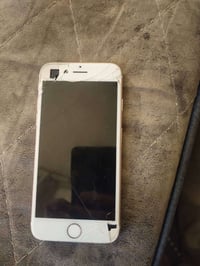 ايفون سفن عادي ذاكرة 128 بطاريه 100 هاذا فطر ممئثر عل لمس سعره 50 مكان...