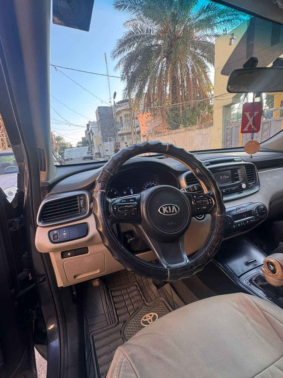 السلام عليكم
سورنتو موديل 2016 

6 سلندر 7 راكب 

سقف بانوراما 

بصمه

 مرايات شفط هواي مواصفات بيه بعد 

السياره مكفوله من كل شي الضربه والمحرك والكير 

رقم بغداد باسمي تحويل ثاني يوم 

عنوان السيارة بعقوبة 

السعر 210 بيها مجال بسيط 

***********
