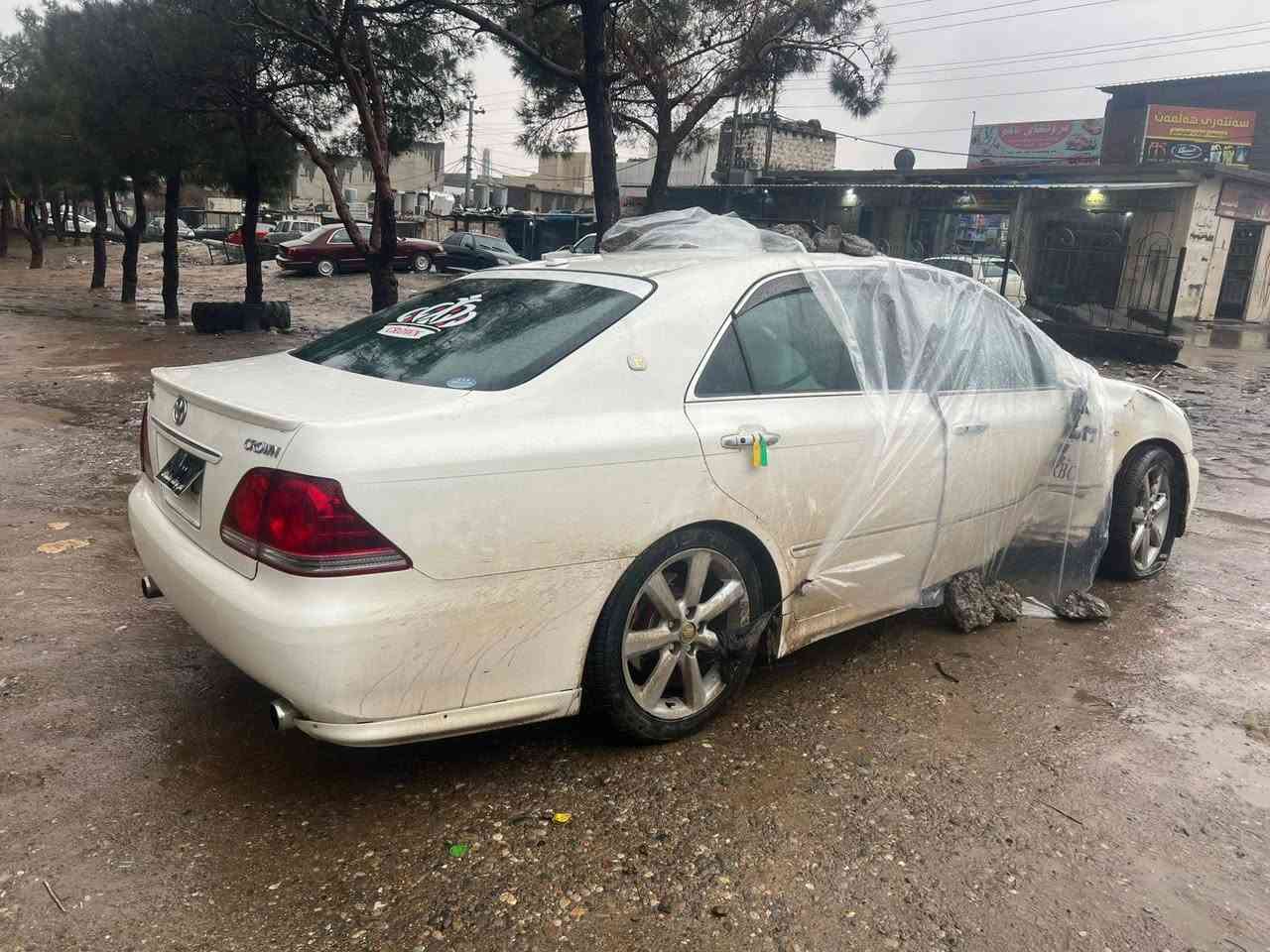 شاهنی براوەی 180 بجوک بەبجوک ناورەشی سی دووگمەی سپۆڕت سەیارەکەی پیشو دوای کەپسە بەس ئەودەرگرگەی لای سەکنی دەعامی کردوە  سعری 33 گڵاو مەعمەله
شۆن جەم جەماڵ 
***********
