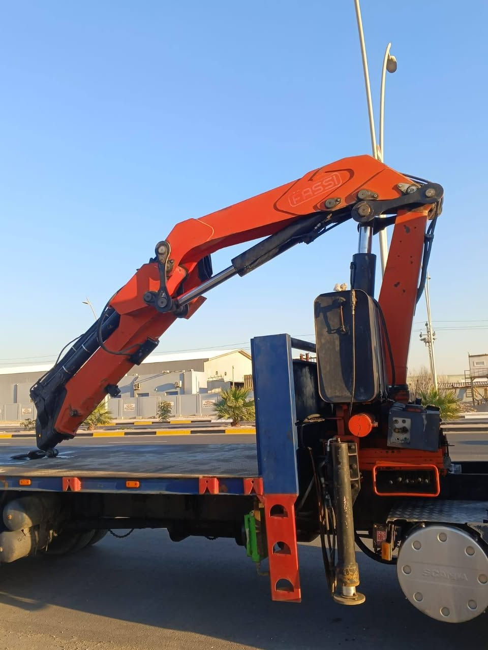 سكانيه كرين موديل 2005
كرين12 طن اربع سلاتات مكفوله كفاله عامه
طول البدي سبعه وربع مكينه نجكتر
*********** _***********
