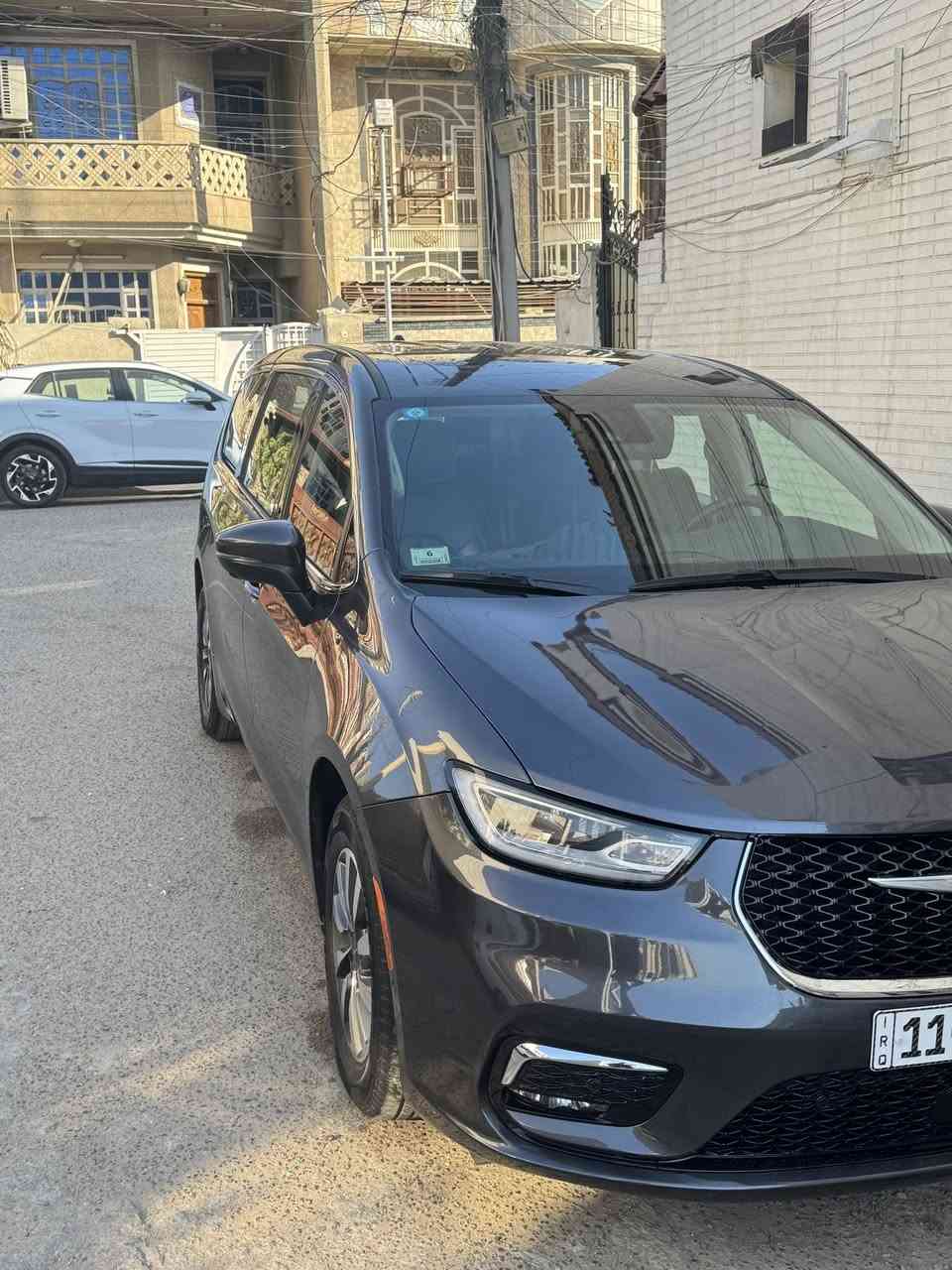 🚗 للبيع – كرايسلر باسيفيكا 2023 هايبرد Touring L  مواصفات خاصة
🎨 رصاصي فيلي  

✔️ محرك 3.6 + هايبرد (اقتصادية جداً)  

✔️ تمشي كهرباء + بنزين  

✔️ مدى كهربائي حوالي 60 كم  

✔️ مدى كلي يصل إلى حوالي 900 كم مع شحن فل 🔋  

✔️ شاشة كبيرة + Apple CarPlay+ أندرويد اوتو

✔️ أبواب جانبيه كهرباء + تشغيل بصمة  

 ✔️صندوق كهرباء 

✔️ مقاعد جلد + تدفئة  مقاعد اماميه منفصله+تدفئة ستيرن

✔️تحكم مناخي ثلاثي المناطق

✔️ رادار + أنظمة أمان + تحديد مسار + فرامل طوارئ تلقائي امامي وخلفي

✔️ كاميرا خلفية  

✔️ مراقبة النقطة العمياء

✔️مساحة واسعة ومريحة للعائل

وكامرات 360 درجة وحساسات 12 حساس

اصطفاف تلقائي 

🔋 خيار مثالي للسفر والعائلة وتوفير الوقود  

🛠️ حالة ممتازة وجاهزة  

ملاحظة السيارة حته درع شادلها يعني تنسى كلشي

تخم تايرات جديد

السيارة ماشية 30الف كيلومتر 

السعر 225 وبيها مجال للطيبين 

📍 الموقع: (بغداد)

للستفسار ***********
