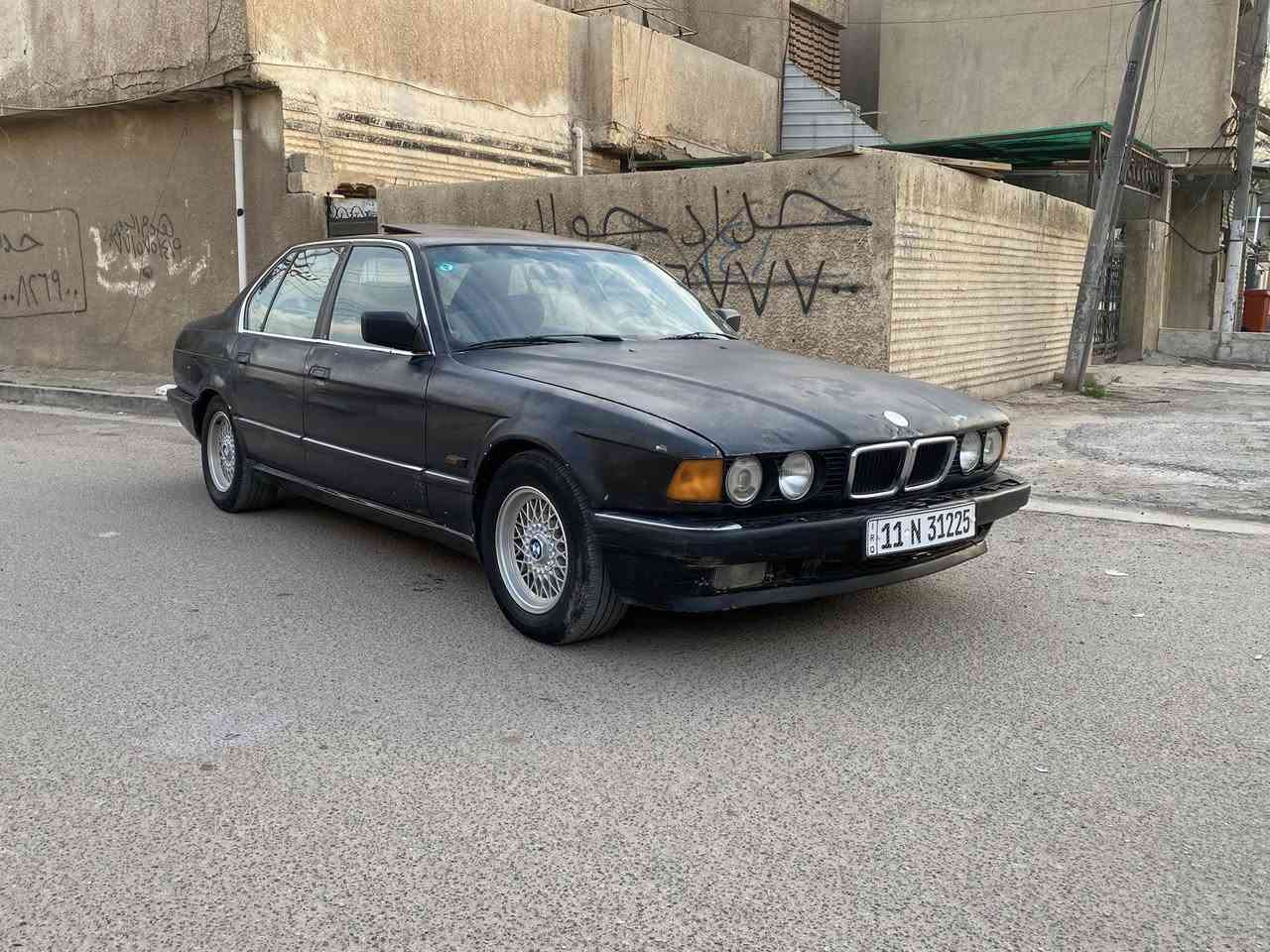 سلام عليكم 740 موديل 93 اصل وفصل تكمه وسنويه 
بدون حادث ولا خياس 
كير ومحرك حلوات 
صدر امامي خلفي جديد وتخم تاير جديد 
بجم عريض فتحه سلايد شغاله 
تبريد شغال وثلاجه بنكه كهرباء
كهربائيات ع البلاد 
رقم بغداد جديد سنويه وهزه جديده تحويل مباشر 
السعر 47 وبي مجال مكان السياره بغداد حي الاعلام 
***********
