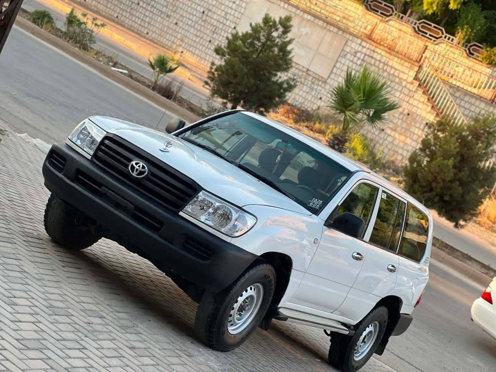 سه ره تا به ناوي خواي گه وره 
تؤيؤتا لاند كرؤزه ر مؤنيكا بؤفرؤشتن 
موديل 2001 پيش ته به له فول عادي ئارم پلاستيك هه ولير سه نه وي عه سلي له گه له واته ته حويلي عه سل  بوياخ دوو پارجه و نيوي دوو په له بوياخه گيرو مه كينه ئه كسلو ده بل به شه رت 10فيته ر  ته بريد ساردو🥶گه رم🥵به شه رت تا بلي پا كه مالي دؤسته سعری118 گه لا و ماعه له 
شوين سه يسادق  ژم *********** حلبجة, السليمانية
