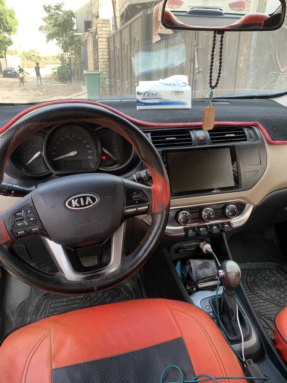 السلام عليكم
كيا ريو. موديل 2013. خليجي 
سياره كير مكينه جيده 
السياره بيها قطع صبغ ابيع حزام 
:السعر 80  مجال بسيط جداً 
***********
