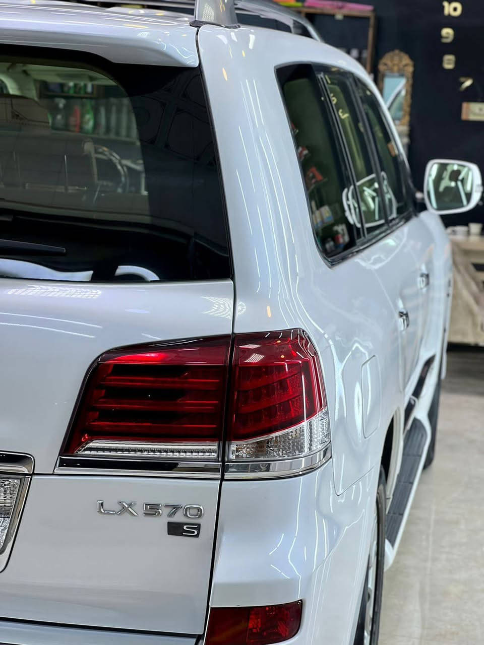 لكزز 2014
مكفوله كفاله عامه وكل صيانته بالشركه السياره كلش جديده وبالعافيه عل ياخذه ماشيه ١٩٠ الف 

فول مواصفات مايحتاج اذكرهن الكزز معروفه مواصفاته كلهن بيه رقم بغداد وبأسمنه صارله اربع سنوات عدنه استخدام حلو على ايد وحده وجاهزه من كلشي اي نقص مابيه والسعر 460
         العنوان واسط قضاء الزبيديه 
               ***********
