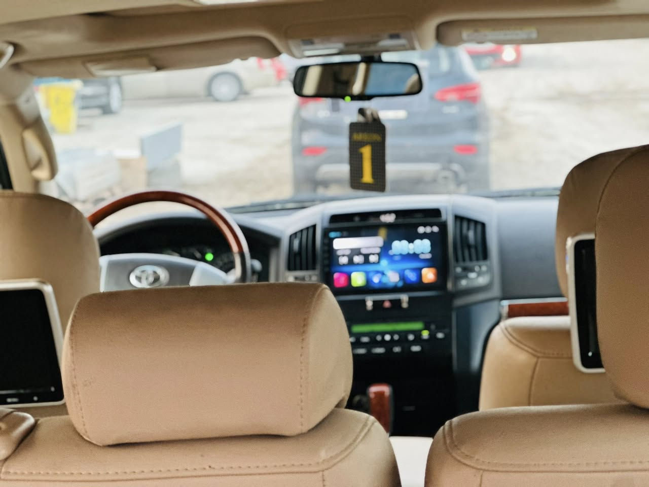 سلام عليكم
لاندكروز 2014 بريم باب اول كفاله عامه من كلشي لاشخط لارصعهً حتى دعاميه مكفوله 

رقم بغداد بسمي انكليزي تحويل ثاني يوم 

فول مواصفات 1/1 كامله من كلشي 

ماشيه 122 k تراي زيرو 

سعره 400 وبيه مجال حك الجيه 

استفسار *********** 
واتساب ***********
