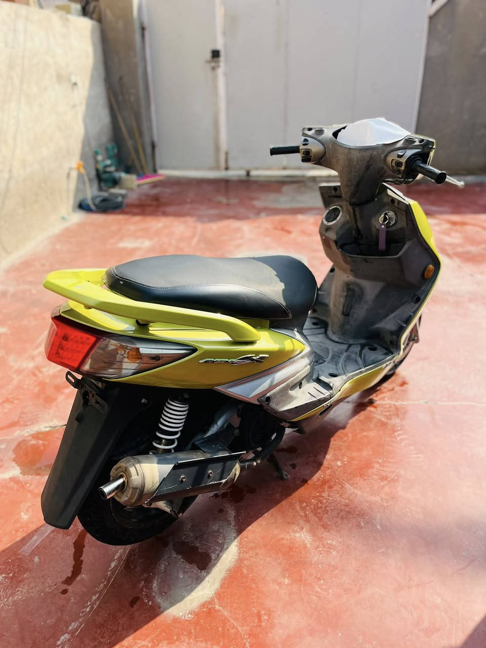 سلام عليكم شباب دراجه سنكس فحل  للبيع موديل 2010 ياباني دراجه بلاديه بس مكينه وصالنصه رياضي اصلي مزوده بوشه 58 ونص  ولبوشه اصلي وغراضه كله اصلي  ومكينه خير من الله شلعه ومعدل . . دراجه بيه نقص واحد فقط الگيج مال سرعه فقط ولباقي كله كفاله.. السعر ٩٠٠ وبيه مجال للشراي يجيني ويشلع عيوني 📈 رقم الهاتف 📞 ***********
