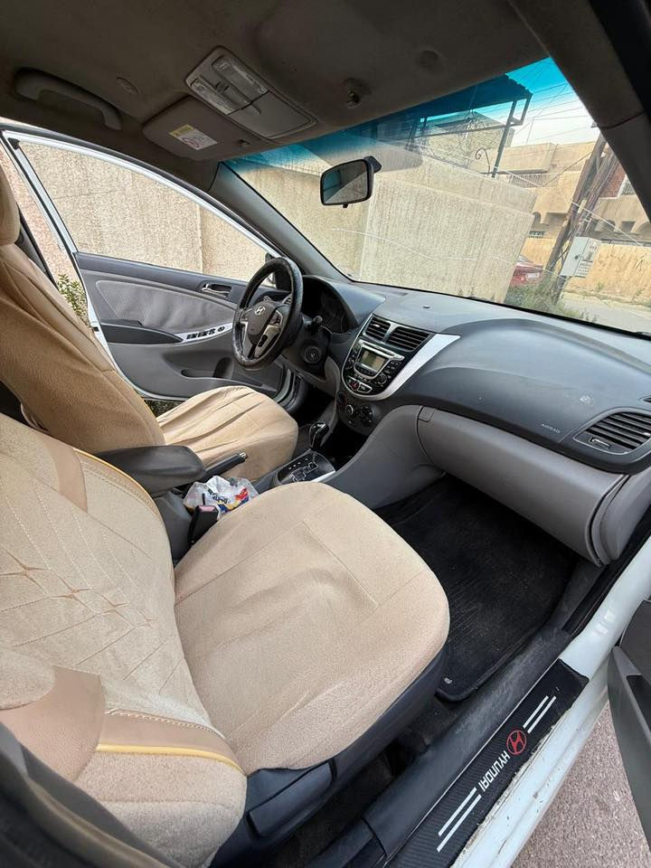 السلام عليكم 
اكسنت وارد أمريكي 2013 
حادث باب خلفي محرك 1600 
السيارة جدا نظيفة كير محرك 
السعر 90 ورقة
***********
