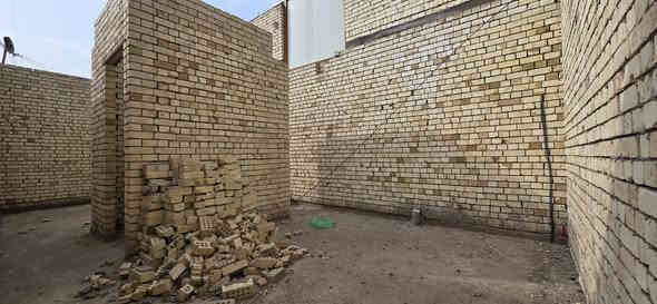 سلام عليكم مرخصةمديرالاكروب المحترم بيت زراعي ٥٠ متر هيكل عله فرع رئيسي  شارع ١١ متر  كماليه حي السلام شارع المستشفى خدمات كامله تبليط ماء مجاري كهرباء انترنت مولد ذهبيي
سعر مناسب ومستعجل  اتصال ***********
