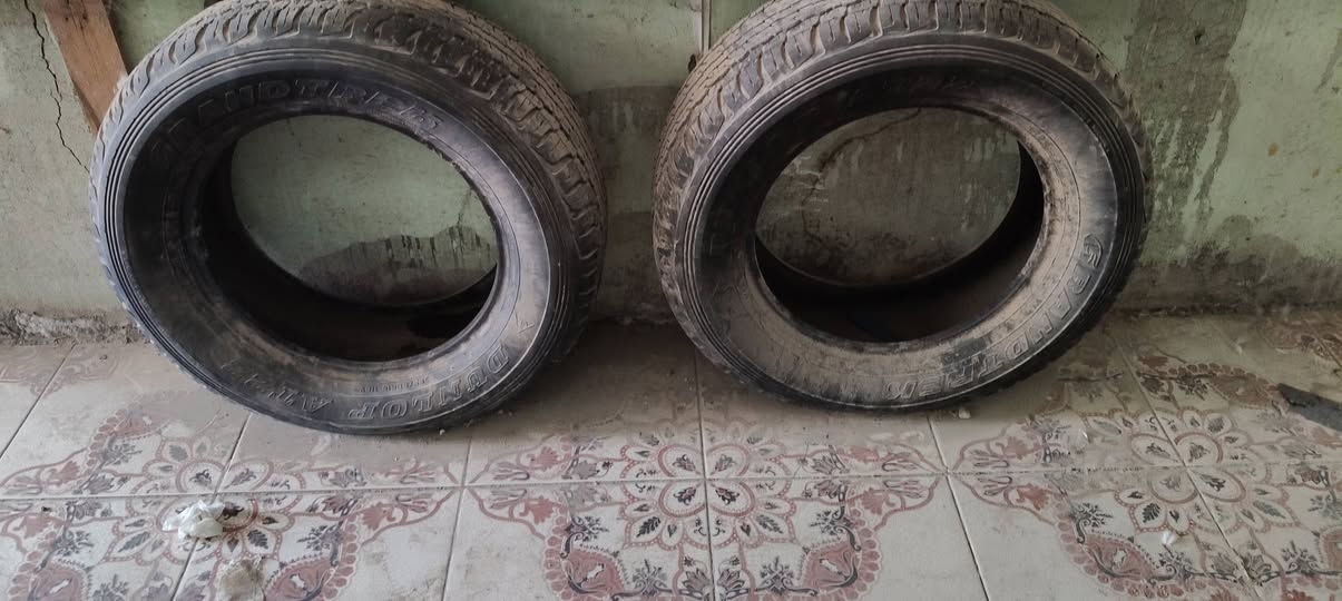 اسلام عليكم زوج تايرات دلوب نضيفات لبيع ***********
