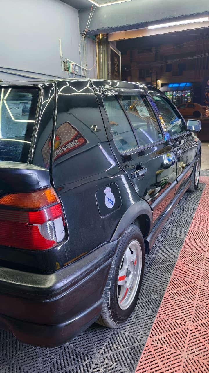 سلام عليكم كولف للبيع موديل ١٩٩٢ 
محركها ٢٠٠٠ سيارة مصبوغة عام 
سعر 50 وبيها مجال الهاتف***********
مكاني بغداد الدورة الاثورين
