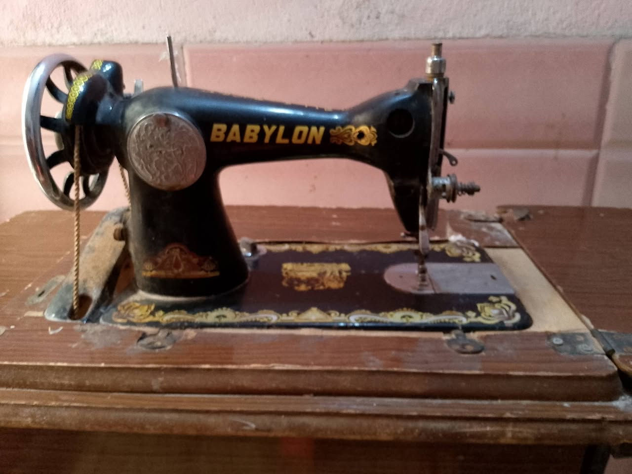 مكينه خياطه مستخدمة
نوعيه ام التاج بابلون  سعرة ٧٥ الف للاستفسار ***********
