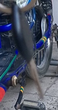 دراجه حمرة للبيع كاملة مكملة بس كفراتها تعبانه السعر 600 والزكه كلشي م...