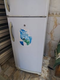 ثلاجة حجم كبير سعره 100الف 07703343251واتساب