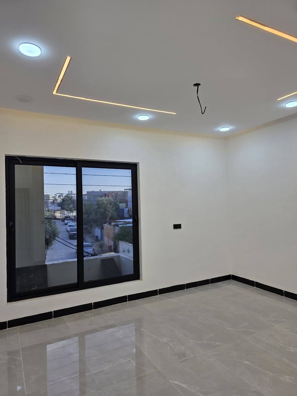 داران للبيع في حي المشراق خلف مأكولات طماطة المساحة 100 م الابعاد 5 × 20 م طابقين بناء حديث زيرو 4 غرف نوم مطبخ هول مشتمالات الاتجاة شروق تام  . 
عقارات صفوة البيت حي المصارف قرب جامع سعدي مهدي
***********
***********
