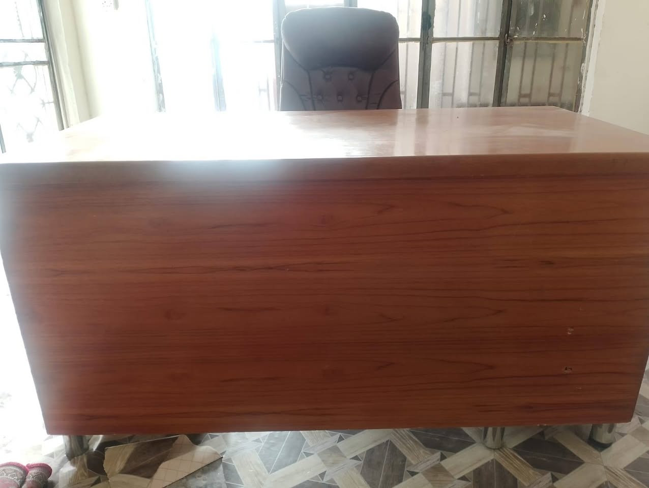 السلام عليكم ميز مع كرسي ميز مكتب  صاج  حطاطه جديد مستعمل شهر واحد     الرقم  طوله 180*80 التفاصيل الرقم ***********
