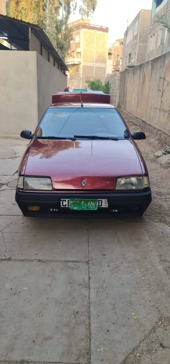 السلام عليكم
رينو 1991
صبغ عام جماليه 
كير مكينه شرط
تخذ مني رقم جديد مسطرة 
عليها طخم تايرات جديد 
سعر 22 وبيها كاربون
***********
***********
