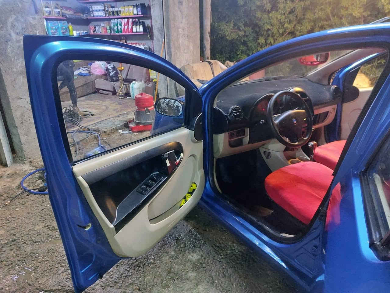 السلام عليكم جيلي باندا رقم بابل ماشيه 42 ألف بيها صبغ حزام جماليه بدون دواخل مكينه وكير مكفولات حداديه نظيفه السعر 40 ويبها مجال بسيطه للشراي مكانها نجف وراعيها بنحف يريد مداور للإستفسار الاتصال ***********
