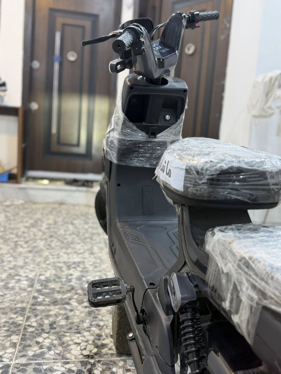 دراجة شحن  حجم 14
موديل 2024 فول مواصفات سرعه 60 ملف 1000  دراجه أربع بطاريات 🔋زينه شحنه وحده 20 الرقم ***********
