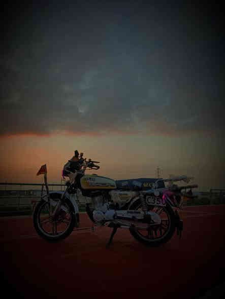 يالله
سولنك ٥ كير 
دراجه مفووله نشاط ومعدل وجمبزه 
مزوده ومجمبزه ع حسب الاصول مناقصهة اي شي 
سعرهة ٨٥٠ ويه الغراض البيهة ما اشيل منهة اي شي 
او مراوس بتايكر 
موقع ٥كيلو 
رقم ***********
