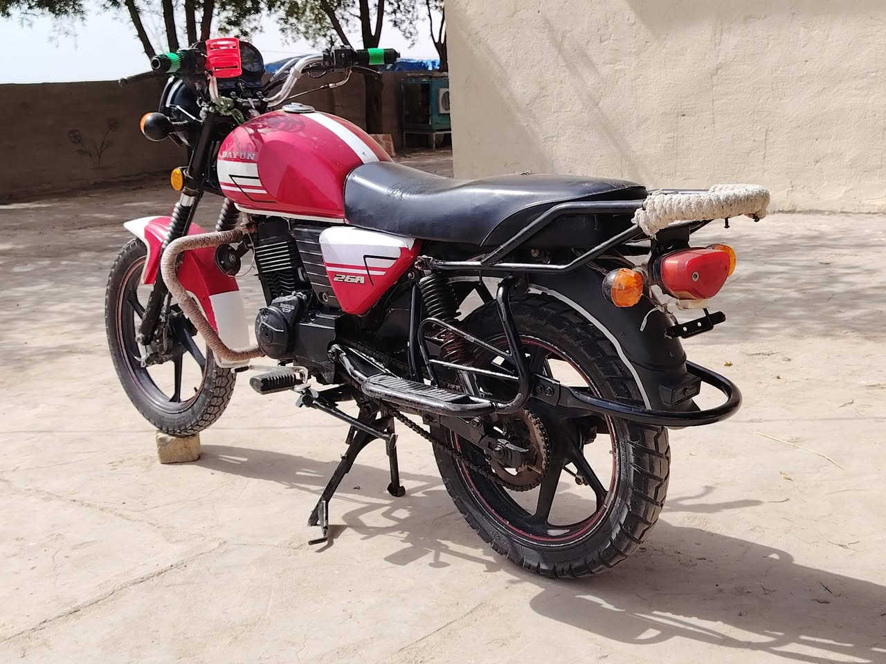 للبيع للبيع مستعجل
للبيع للبيع مستعجل 
يالله السلام عليكم 
للبيع 2020 اوراق سكنر مكفوله سرقه وعشائر واكاتبك عليها

تخم تاير نصيف 
كهربائيات كله شقاله 
محرك 150cc
سعر 875 وبيها مجال بسيط متواجد خاص 24ساعه


**إذا كنت صاحب هذا الإعلان وتريد حذفه لأي سبب، رجاءا أرسل رسالة إلى الدعم الفني**