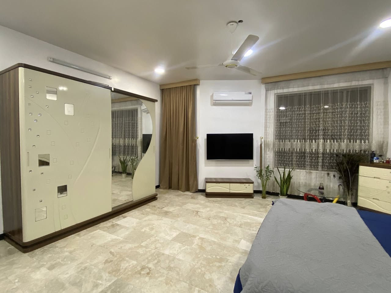 سلام عليكم 
غرفه نوم تركيه للبيع كلش نضيفه وقويه بدون دوشك
ترهم لغرف شقق حي السلام 
مع كاربت 
السعر خااص


**إذا كنت صاحب هذا الإعلان وتريد حذفه لأي سبب، رجاءا أرسل رسالة إلى الدعم الفني**