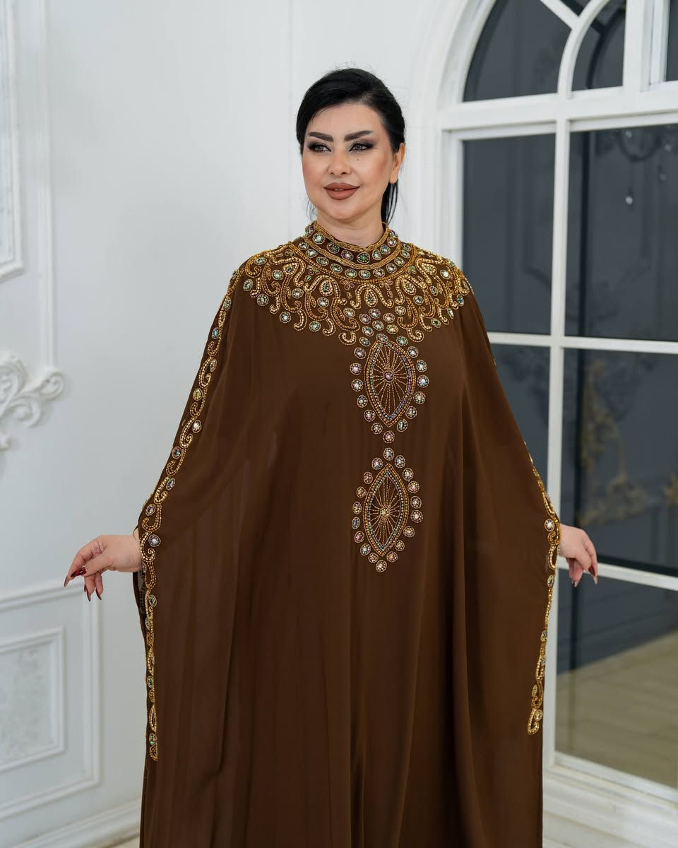 شوفيلي جماله 💕🔥🔥
#بشت_هندي 
الشغل يدوي دقيق قماش شيفون فستان داخلي قماش فيزون
التلبيس :-  من وزن 55 الى وزن 115
السعر ٥٥ الف فقط وتوصيل مجاني 
للحجز والاستفسار على الواتساب الرقم ***********
