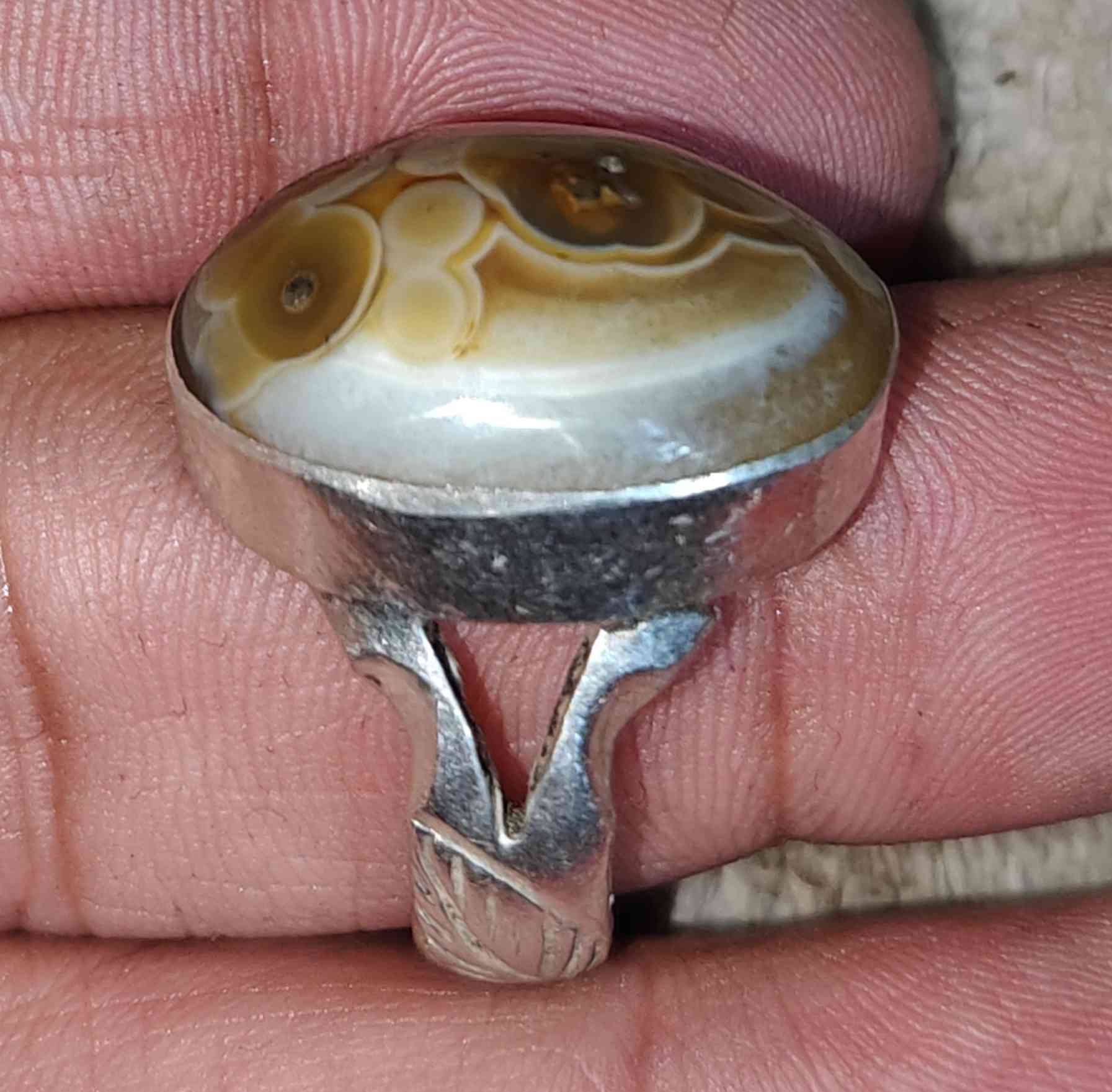 3 محابس سليماني سعر واحد 45 الف يوجد توصيل كافة المحافظات عنواني بغداد واي استفسار  مراسلتي على رقم الواستاب ***********
