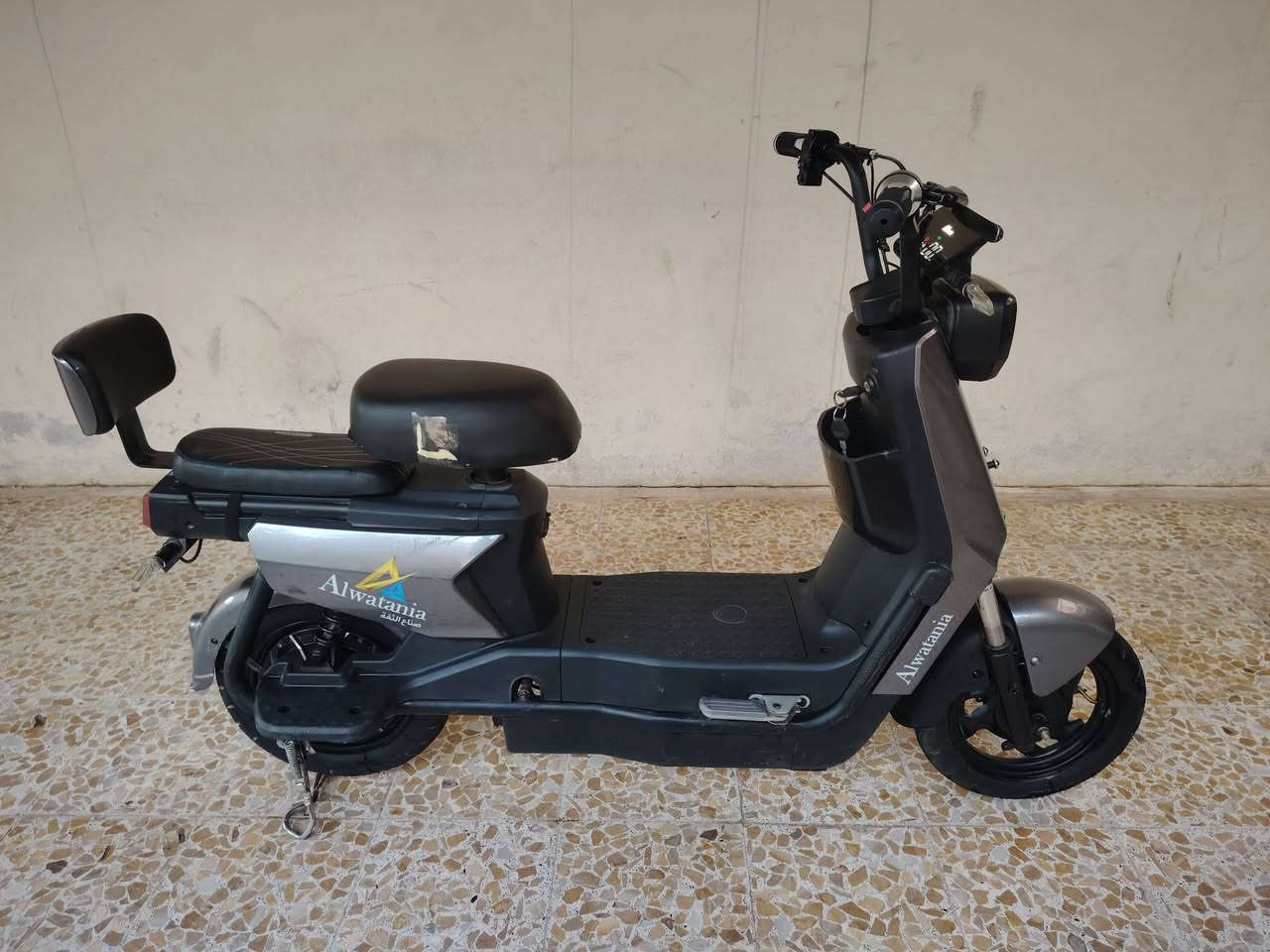 سلام عليكم ورحمه الله وبركاته
دراجه شحن نوعيه صناع الثقة
عدد البطاريات 5 جدد شرط
ليت +بك ليت +اشاير +هورن =كل شغال شرط فول
السعر(250) الف
مكاني #الموصل اليرموك قرب الحديقة
رقم الهاتف للتواصل (***********)
