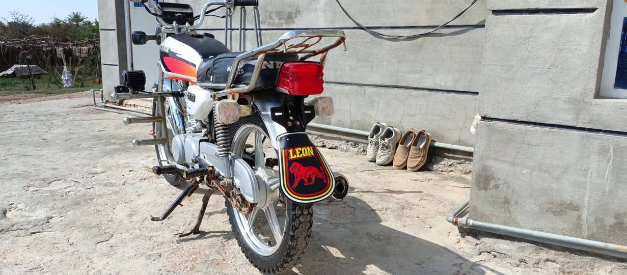 السلام عليكم دراجه للبيع سيجي موديل 2017فول نضافه وشلعه مكينه مفتوحه المكان صكلاويه السعر ٤٠٠وبيه مجال الرقم ***********
