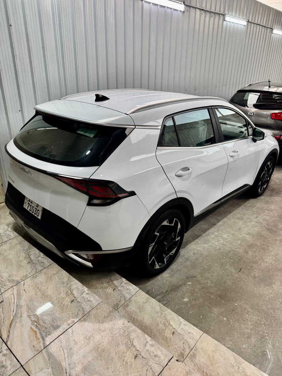 سبورتاج كيا 2022 وارد خليجي بدون صبغ بدون بارد بيها رصعات باب خلفية جهة الساىق وجهة الصدر ماشية 46الف رقم بغداد جديد وبأسمي السياره رادار شفتات سرعة سويج السعر المطلوب 205$ للاستفسار اكثر *********** بغداد الرصافة (الكريعات)
