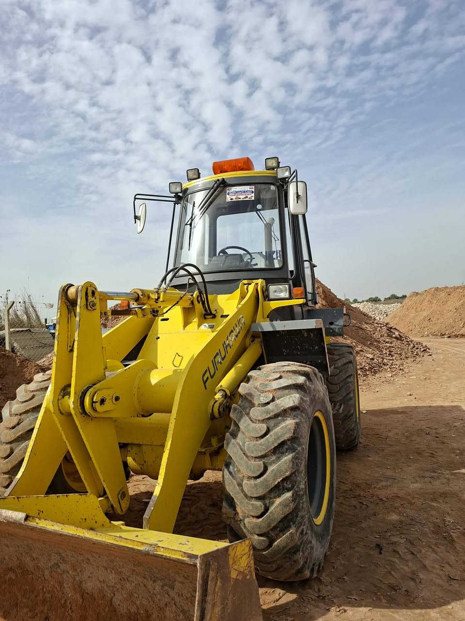 سلام عليكم شفل فوركاوه حجم 310 محرك ازوزه 4سلندر وارد يابان تخم تاير دخول جديد ساعات العمل 2000 كفاله عامه العنوان الديوانية ***********
