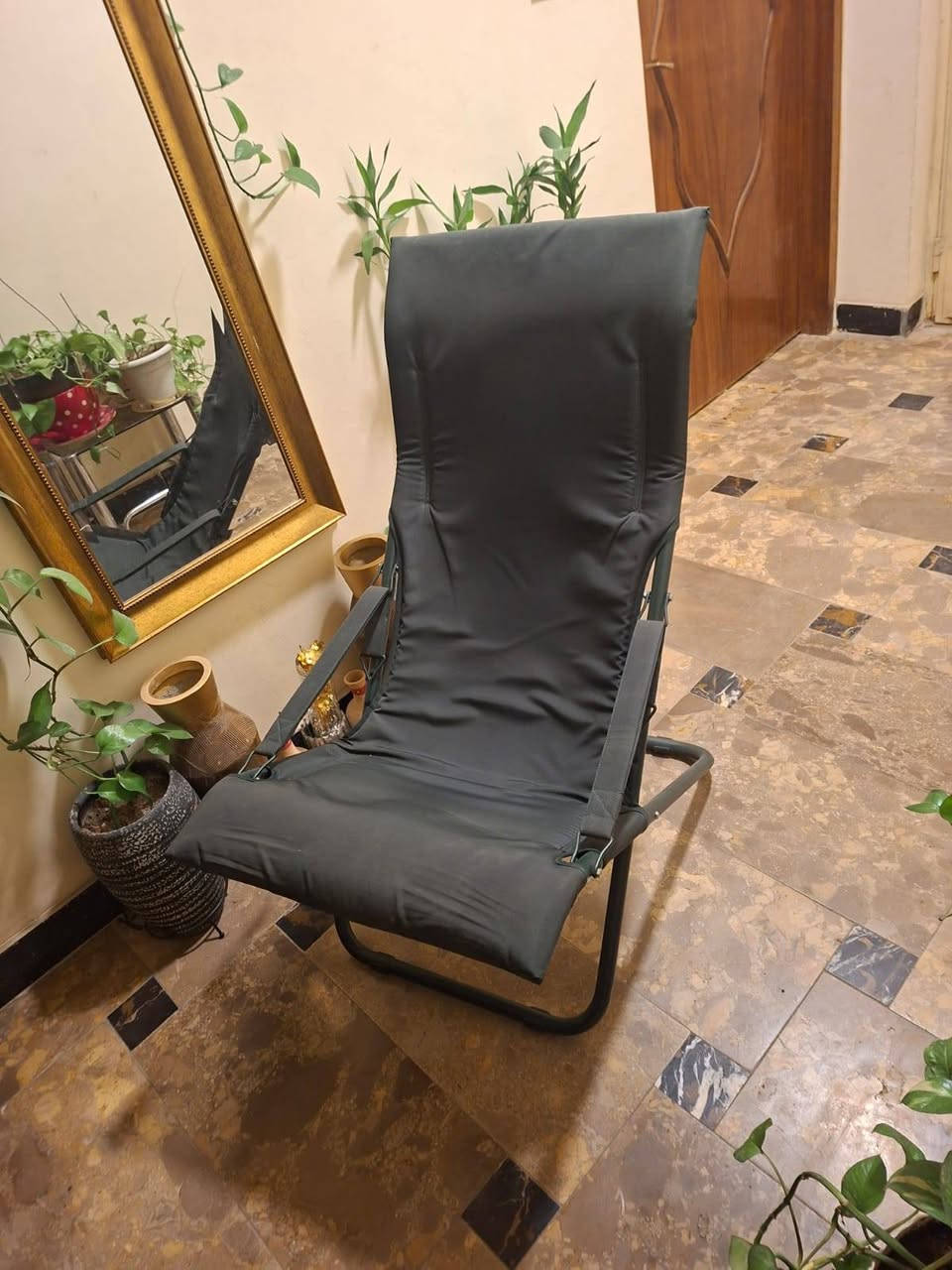 السلام عليكم.. 2 كراسي لأهل المفاصل والانزلاق مريحات كلش تركي اصلي جبتهم ويايه من تركيا .. واحد بعده بالجيس.. واحد مفتوح أمامكم جدد ما مستخدمات وجدد .. بغداد الكرخ.. رقم الواتساب ***********
