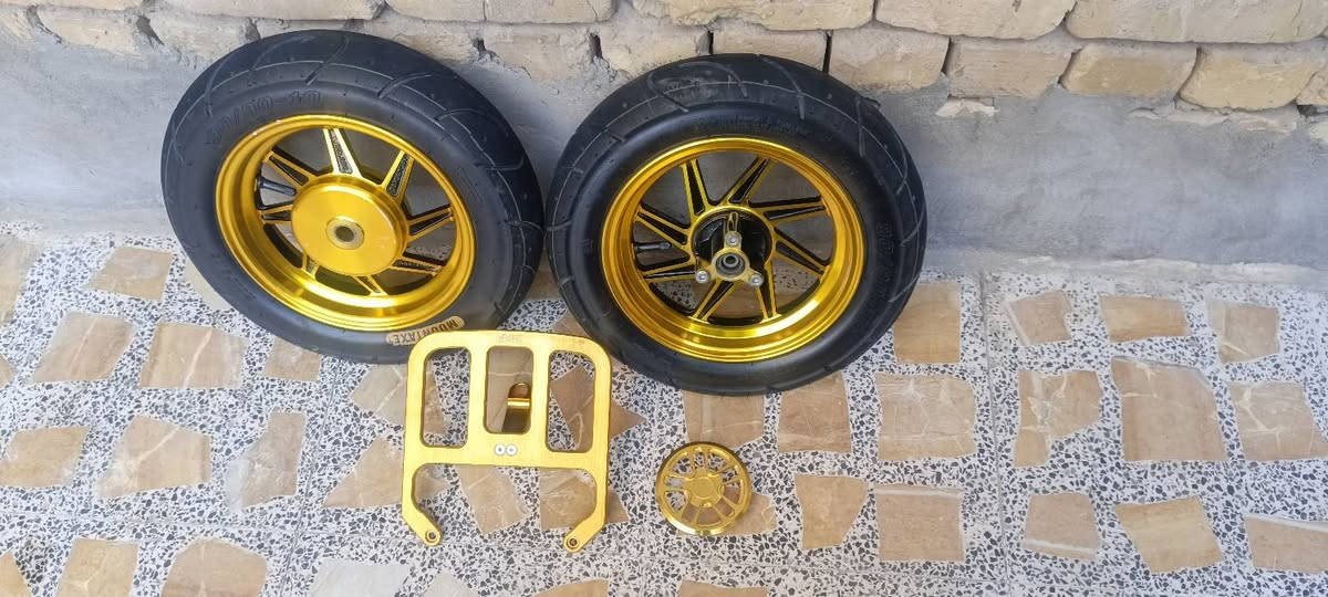 سلام عليكم مرايات +ويالة وتايرات سيباية وقبق فلوين وسعرهن مناسب مكاني كوت خاجية رقمي ***********
