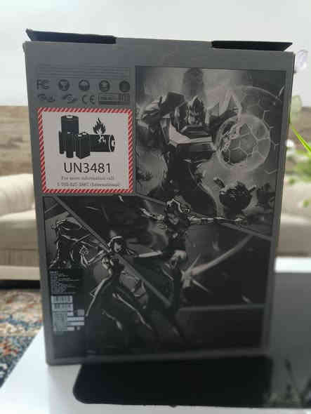 سلام عليكم احبتي الوحش للبيع لابتوب لاصحاب المونتاج الثقيله والكيمنك 
ROG STRIX SCAR 18
RTX 4090 16G
كور i9 جيل 13 
هارد m.2  2tB سرعه نقل فائقه 
رام 32 
شاشه حجم 18 QHD 2K 240H
شاحنه 330 واط 
ملحقات كامله لابتوب جدأ نضيف  
تحب تفاصل اكثر موجود على اليوتيوب 
السعر 3 مليون و100 
وشكرأ
*********** كربلاء
