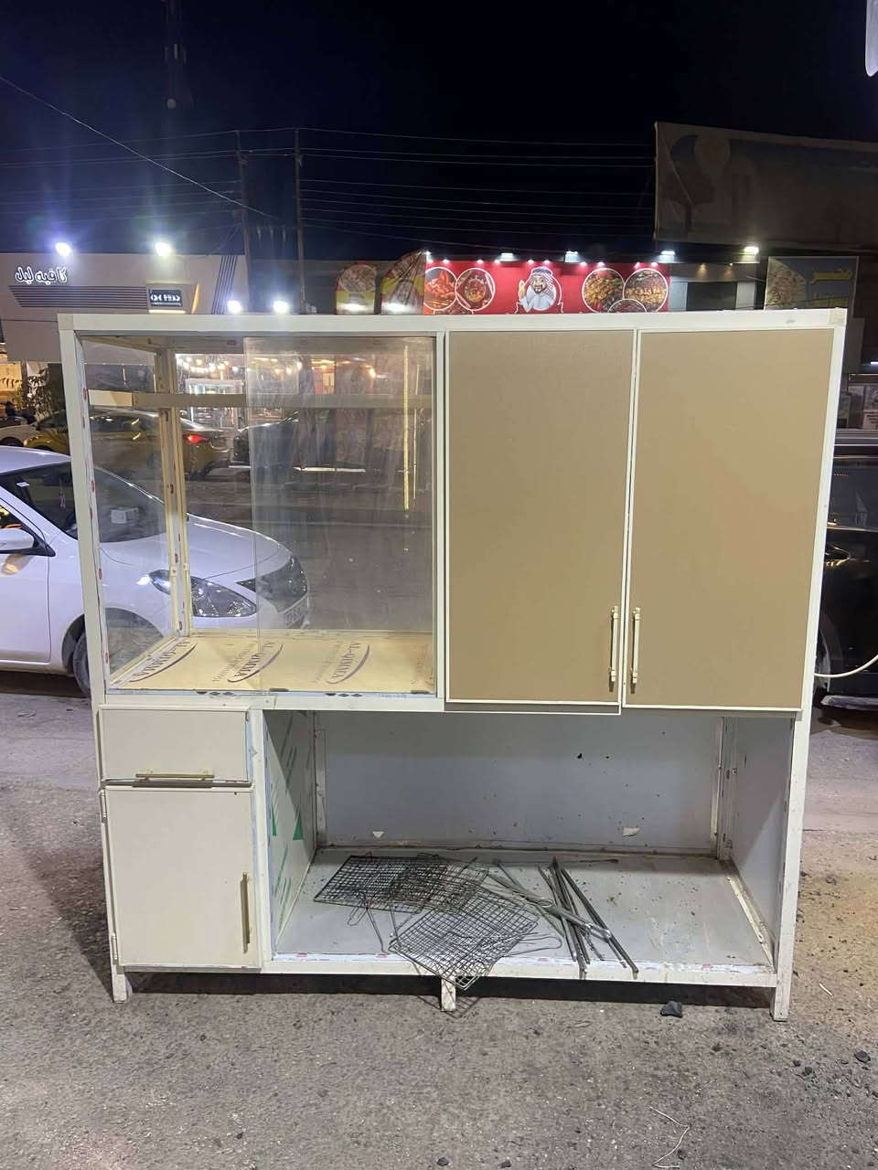 للبيع/للببع
كابينة كباب ومقبلات
و شواية دجاج كهربائيه
تعمل حطب وغاز جاهزه وشغاله
سعر الكابينه /٤٠٠ الف دينار كامله
سعر الشوايه ٨٠٠ الف دينار كامله وشغاله
العنوان هيت مطعم كرسبي لاند بجانب محكمة هيت
للاستفسار الاتصال
 على الرقم ***********// ***********
