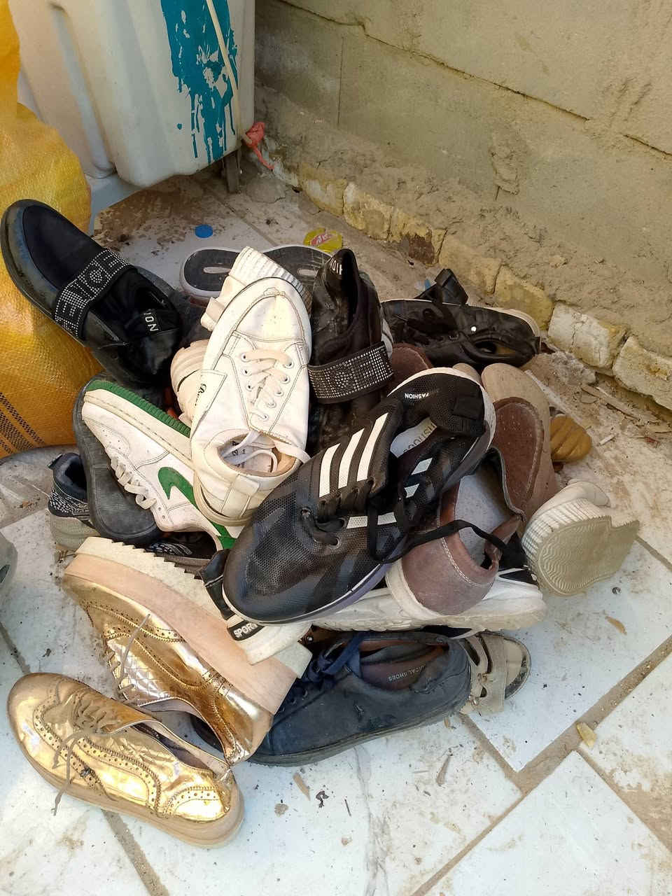 احذيه  جديده ع ٨ الف  عندي  تقريب ٨ حذيت جديده ع ٨ الف واحده واكو مستعمل ع الف در واحده موجود كم حذيه ٥٠ حذين بل كونيت منو يشتري مجمعات  تنور بل ٣٠ الف سنكي بل ٥٠    مل صلاة بل ٢٠ وبيه مجال قليل بس مو ٥ الف نزل  بس الف من مل صلاة  وتفزيوان بل ١٥ الف وبه مجال قليل مو ٥ الف نزل بس الف   سفرات خبز بل ٥ الف مستعجل عبيات بل ١١ الف مروحت بل ١١ الف  ويرات هم البيع  ومبردت بل ٧٠ الف  واكو بل ١٠٠ الف وبيه مجال  النجف


**إذا كنت صاحب هذا الإعلان وتريد حذفه لأي سبب، رجاءا أرسل رسالة إلى الدعم الفني**