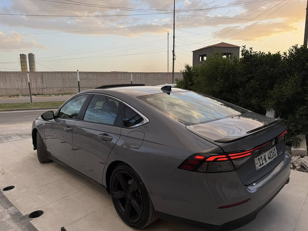 سلام عليكم 
للبيع هوندا اكورد هايبرد 2023 لون سمنتي سبورت 
حادثها موضح بالصورة بيها ربع لبنيد صبغ فقط وليها تعديل بداية الغد وهنا نطخت بالتكمة سيارة  ماشية 35 ميل 
السعر 178 وبيها مجال
مكان السيارة بغداد حي حطين للاستفسار خاص او على رقم
‏***********
