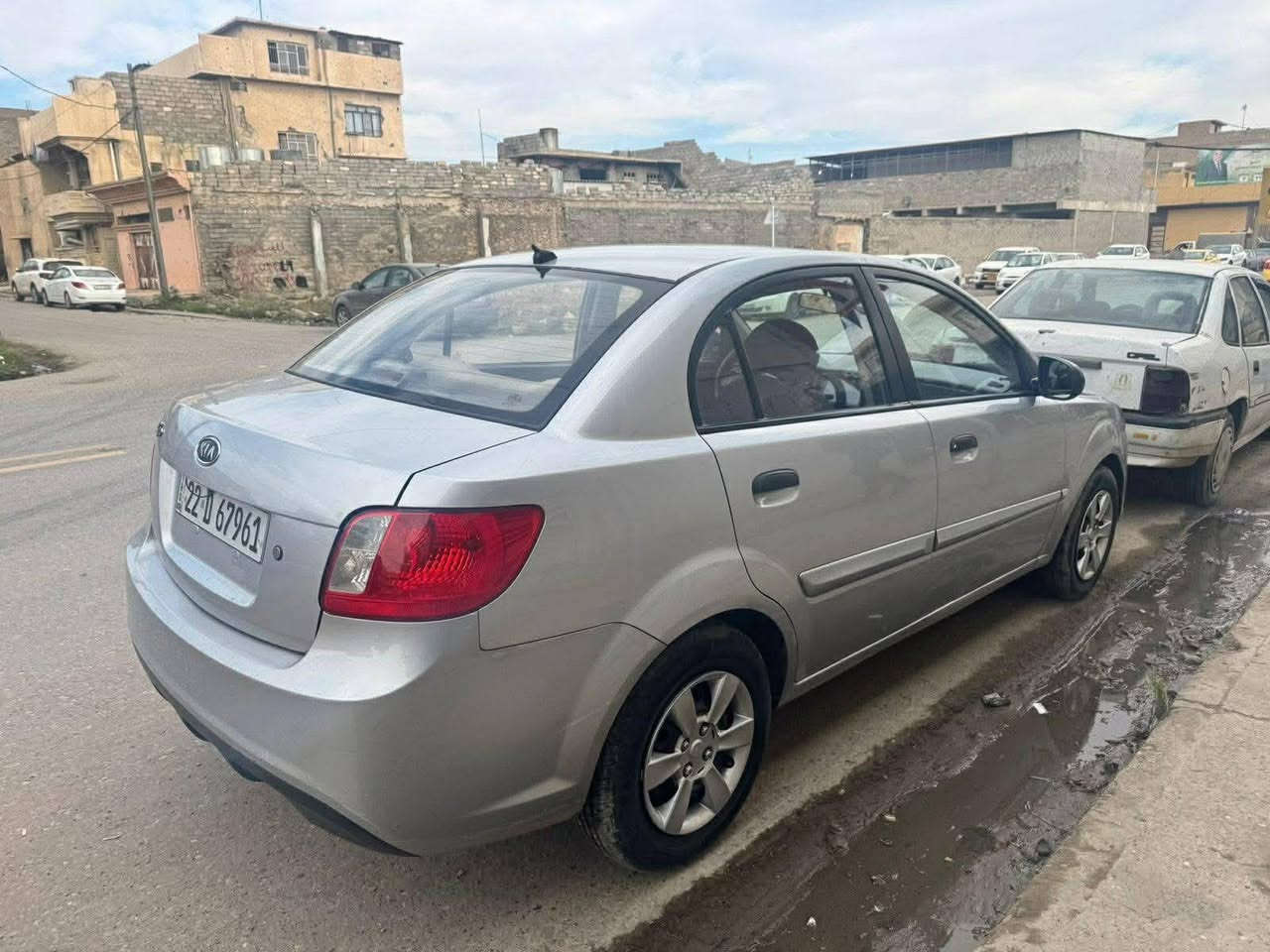 كيا ريو للبيع موديل 11بدون حادث بدون دواخل بدون ضرار يسارة مال بيت ما متعوبة ماشية 180حقيقي رقم اربيل بس شخص من الموصل الشرعي بالموصل  سنوية لي 26 تجي اجيك بأنفسك اذ ما عجبتك اترك وامشي لا تكسر با حلال غيرك السعر 95وبيها مجال عنوان السيارة موصل على ولا تعب نفسك على خاص مارد ومراسلة مارد تريدها خالر ودلل ***********محرك شرط كير شرط تبريد تدفئه شرط محرك 1400 فول عادي وامشي ترايك على بغداد ادك عوفها وامشي لا تنقيص ولا تبخير قبل أسبوع مسوي عليها ايدامة من كل النواحي تجي تأخذ على وضع الشركة
