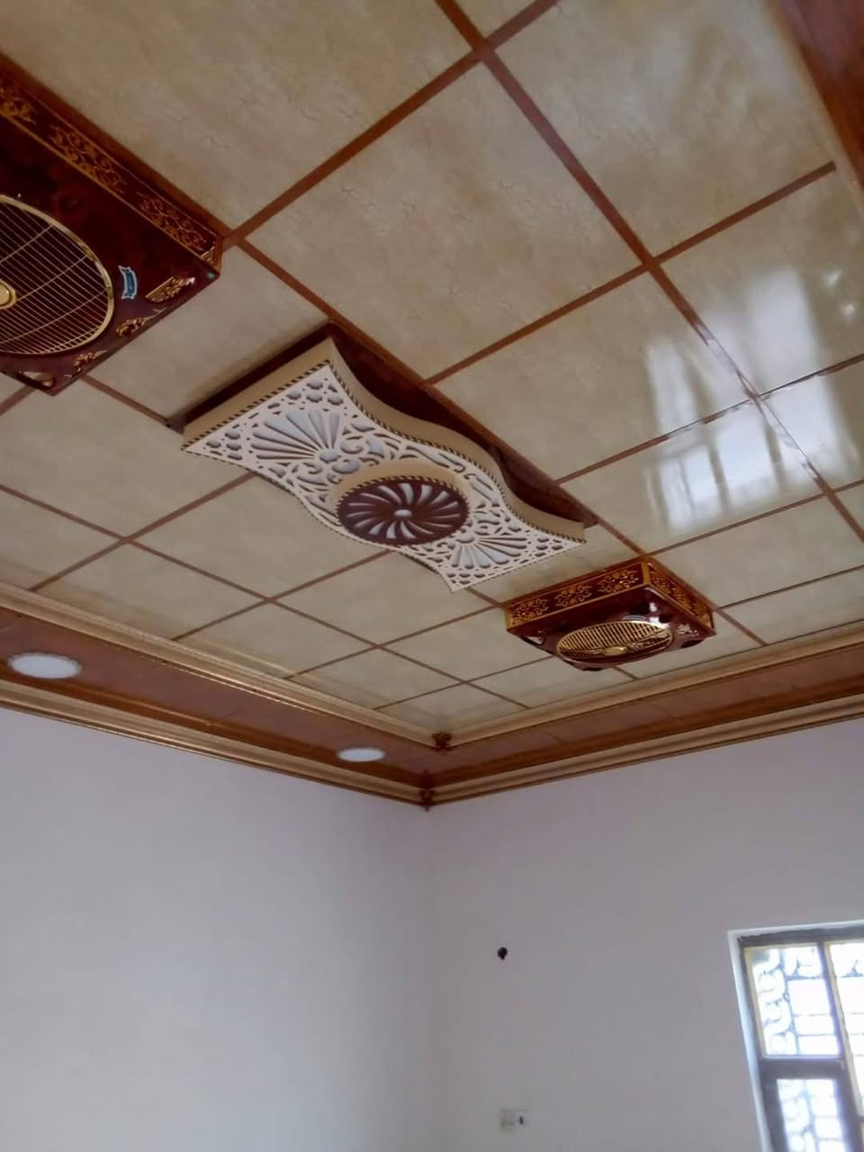 🎉مستعدون لعمل سقوف ثانويه وتغليف🌷 جداري بانواعه وورق جدران وفلين وكافه💞 الديكورات المنزليه للاتصال 🧡واتساب *********** مكاني بصره دور الضباط 🎈
