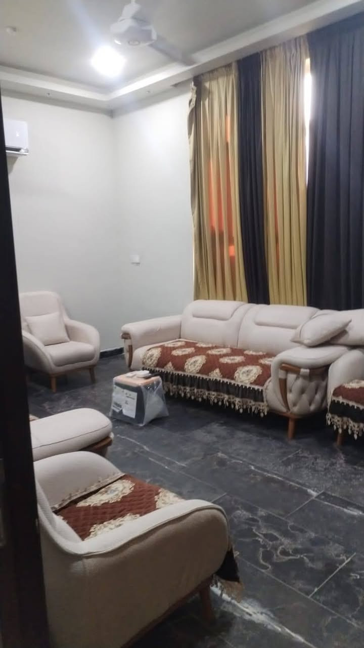 الدار للبيع ١٠٠م واجهه ١٠ نزال ١٠ البوعيثه مجمع السلطان ٣ طابقين ونص يحتوي ٤نوم وصاله وحولي ومطبخ وصحيات موقع متميز وبناء درجه اولى للاتصال والاستفسار خاص او *********** و*********** مكتب جبل الوادي للعقار
